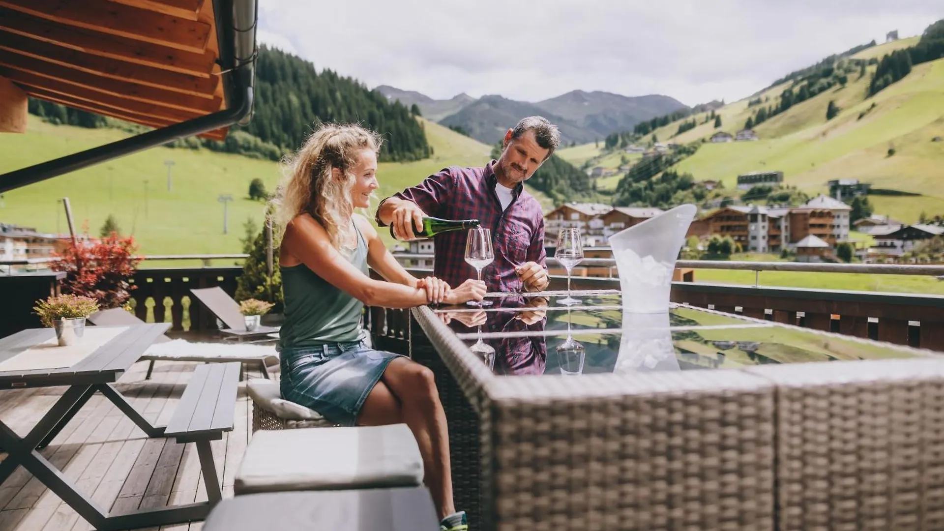Thomsn Central Hotel & Appartements Saalbach-Hinterglemm Austria
