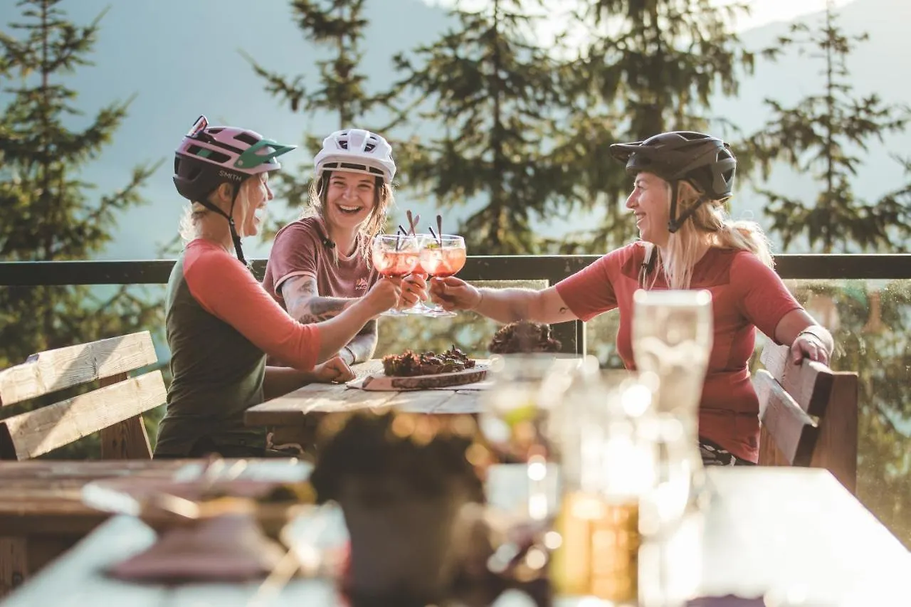 Thomsn Central Hotel & Appartements Saalbach-Hinterglemm 3*,  Austria