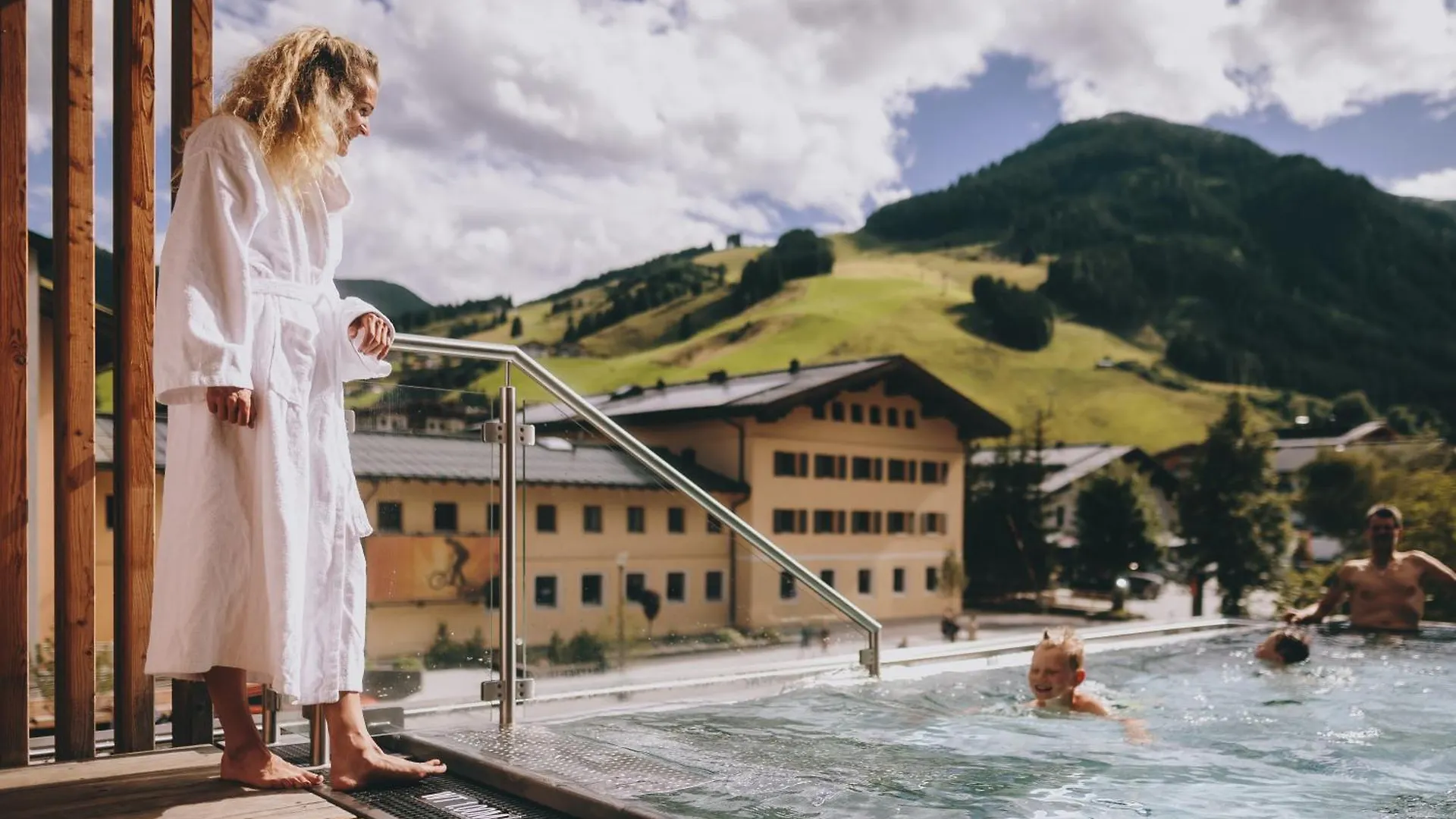 THOMSN-Alpine Rock Hotel Saalbach Aparthotel